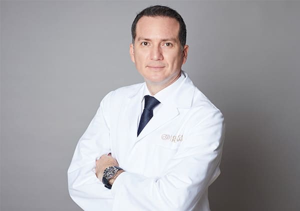 Dr. Dorian González