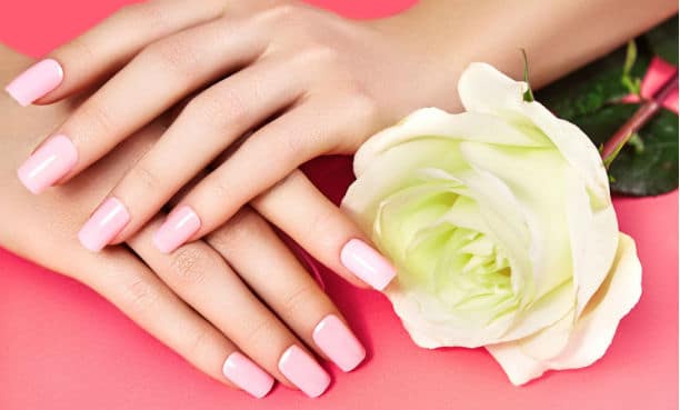 Son seguras las uñas postizas? - Clínica Planas Blog